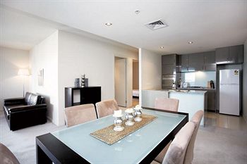 Astra Apartments - St Kilda Rd - Accommodation NT 11