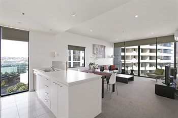 Docklands Private Collection Of Apartments - NewQuay - Accommodation Noosa 5