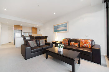 Docklands Private Collection Of Apartments - NewQuay - Accommodation Mermaid Beach 15