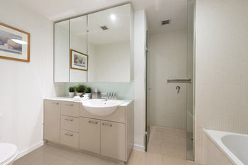 Docklands Private Collection Of Apartments - NewQuay - Accommodation Noosa 53