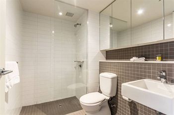 Melbourne Holiday Apartments At McCrae Docklands - Accommodation NT 5