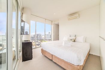 Melbourne Holiday Apartments At McCrae Docklands - Accommodation Tasmania 28