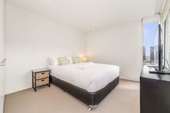 Melbourne Holiday Apartments At McCrae Docklands - Accommodation NT 29