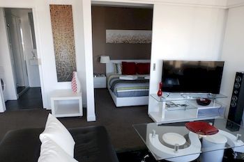 Aura On Flinders Serviced Apartments - Accommodation Mermaid Beach 3