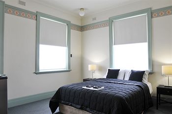 Hotel Gosford - Accommodation Tasmania 6
