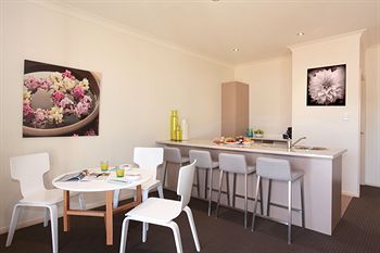 H Boutique Hotel - Accommodation NT 8