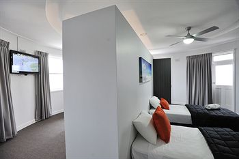 The Lakes Hotel - Tweed Heads Accommodation 6