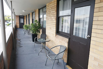 The Lakes Hotel - Tweed Heads Accommodation 14
