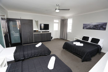 The Lakes Hotel - Tweed Heads Accommodation 17