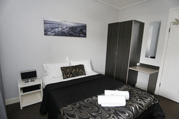 The Lakes Hotel - Tweed Heads Accommodation 32
