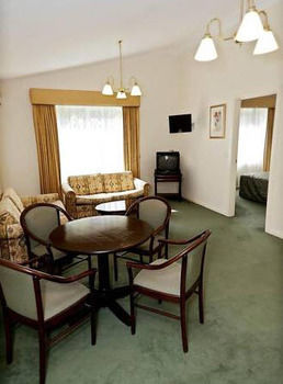 Elizabethan Lodge - Tweed Heads Accommodation 18