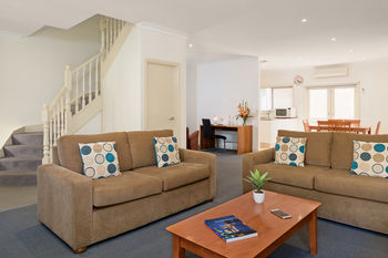 Apartments @ Kew Walpole Gardens - Kew Serviced Townhouses - Accommodation NT 4