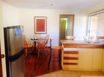 Australian Home Away @ East Doncaster Andersons Creek 1 - Accommodation Port Macquarie 9