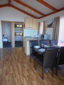 Two Shores Holiday Village - Accommodation NT 1