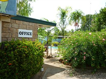 Palm Court Budget Motel Hostel/Backpackers - Accommodation Noosa 0