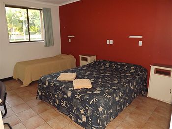 Palm Court Budget Motel Hostel/Backpackers - Accommodation Tasmania 3