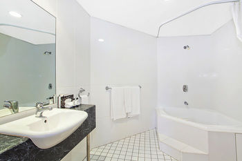 Quality Suites Boulevard On Beaumont - Accommodation Noosa 3