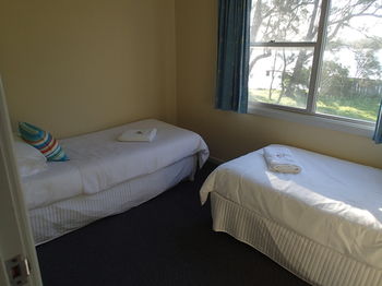 Dungowan Waterfront Apartments - Accommodation Tasmania 27