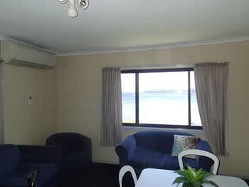 Dungowan Waterfront Apartments - Accommodation Tasmania 197