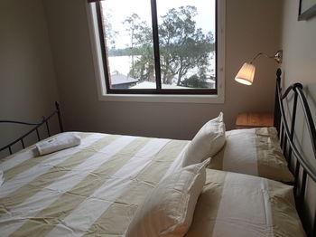 Dungowan Waterfront Apartments - Accommodation Tasmania 206
