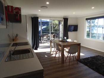 Dungowan Waterfront Apartments - Accommodation Tasmania 235