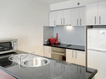 Plum Collins Street Serviced Apartments - Accommodation Tasmania 2