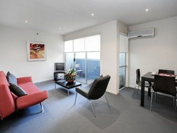 Plum Collins Street Serviced Apartments - Accommodation Tasmania 5