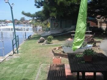 Black Swan Waterfront Motel - Accommodation Tasmania 2