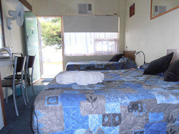 Black Swan Waterfront Motel - Tweed Heads Accommodation 7