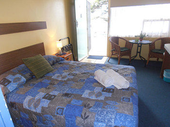 Black Swan Waterfront Motel - Tweed Heads Accommodation 8