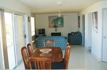 Bayviews & Harbourview Holiday Apartments - Accommodation Mermaid Beach 10