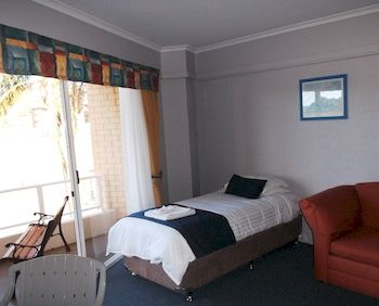 Ulladulla Harbour Motel - Accommodation Noosa 2