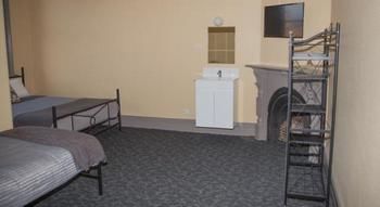 Cessnock Hotel - Tweed Heads Accommodation 5