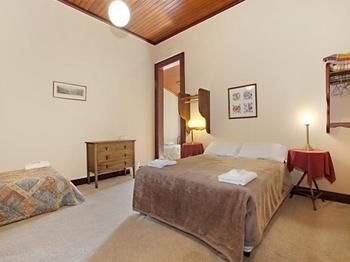 The Victoria & Albert Guesthouse - Tweed Heads Accommodation 3
