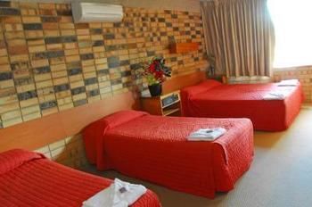 Palms Hotel Motel Chullora - Wagga Wagga Accommodation