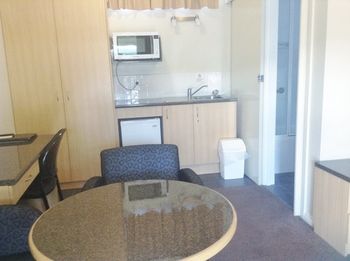 Ashton Townhouse Motel And Suites - Accommodation Port Macquarie 4