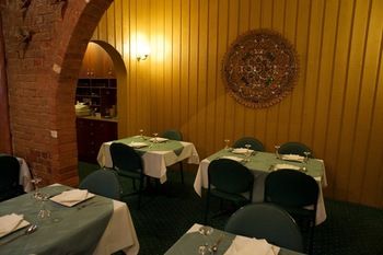 Forest Lodge Motor Inn & Restaurant - Accommodation NT 8