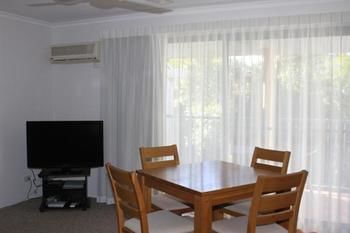 Chez Noosa Resort Motel - Geraldton Accommodation