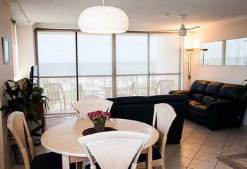 Elouera Tower Beachfront Apartments - thumb 29