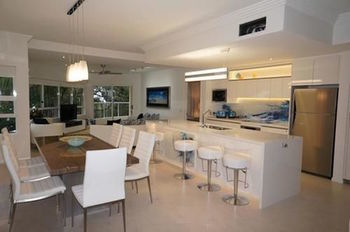 The Lookout Resort - Accommodation Noosa 19
