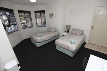 Across Country Motel And Serviced Apartments - thumb 17