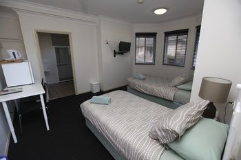 Across Country Motel And Serviced Apartments - Accommodation NT 19