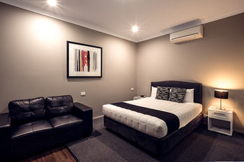 Akuna Motor Inn And Apartments - Accommodation NT 13