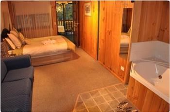 Peppertree Cottage - Accommodation NT 4