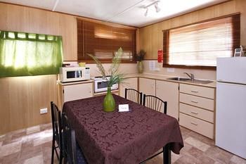 Mapleton Cabins & Caravan Park - Accommodation NT 4