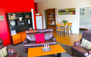 Valley Farm Vineyard Cottages - Accommodation NT 8