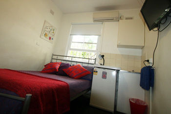Zing Backpackers - Accommodation NT 6