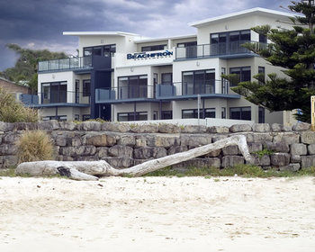 Mollymook Beachfront Executive Apartment - Accommodation NT 12