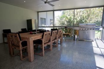Moonee Beach Executive Retreat - Accommodation NT 19