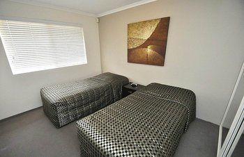 North Ryde 37 Cull Furnished Apartment - thumb 3